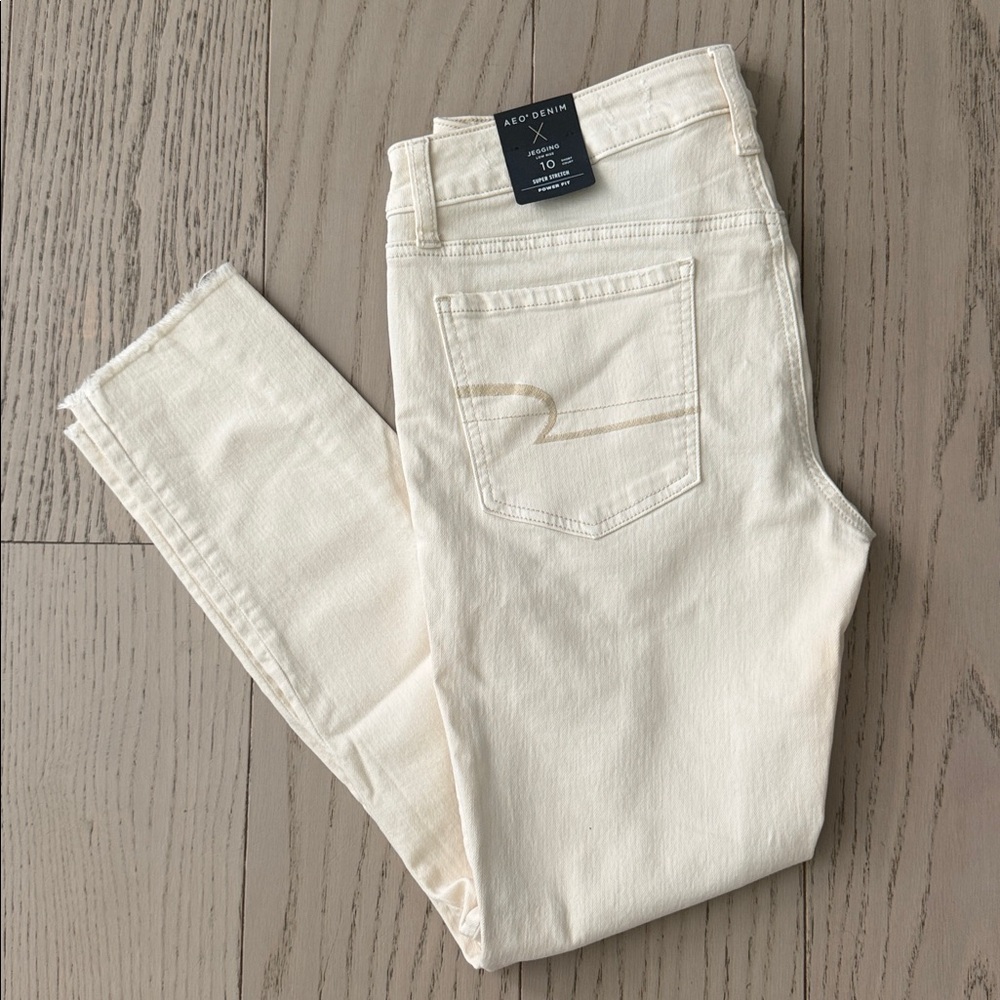 American Eagle Outfitters Cream Distressed Skinny Jeans